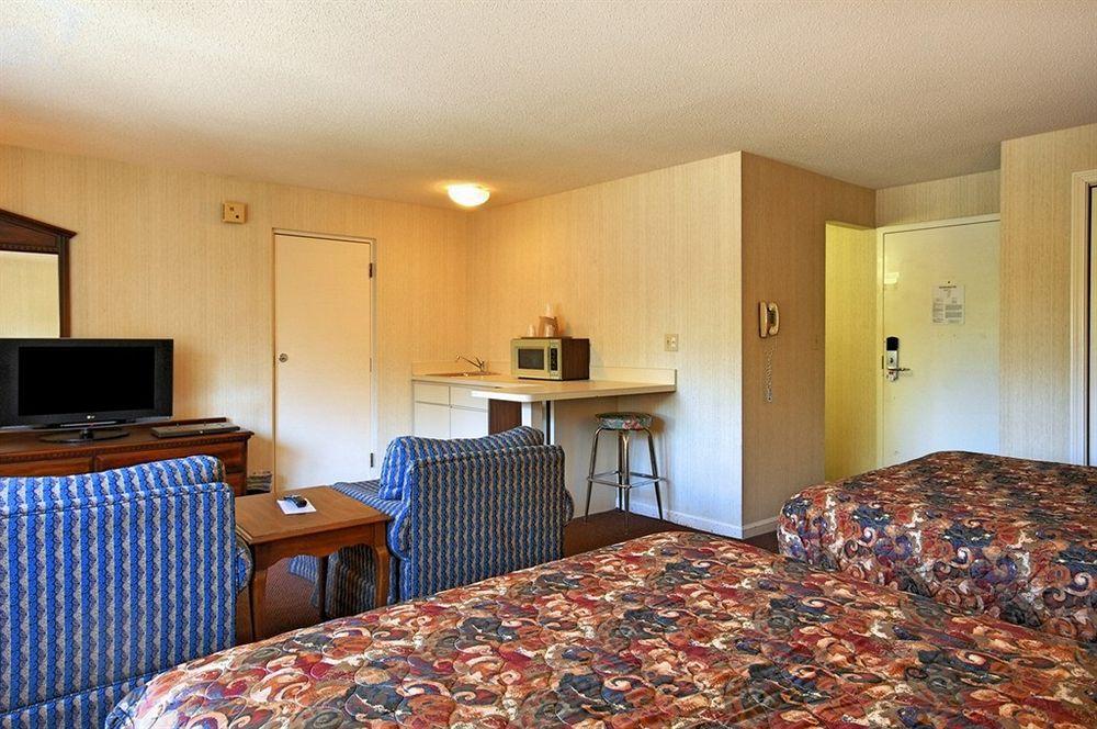 Econo Lodge Inn & Suites กรอตัน ภายนอก รูปภาพ