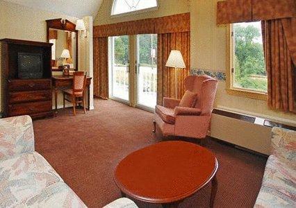 Econo Lodge Inn & Suites กรอตัน ภายนอก รูปภาพ