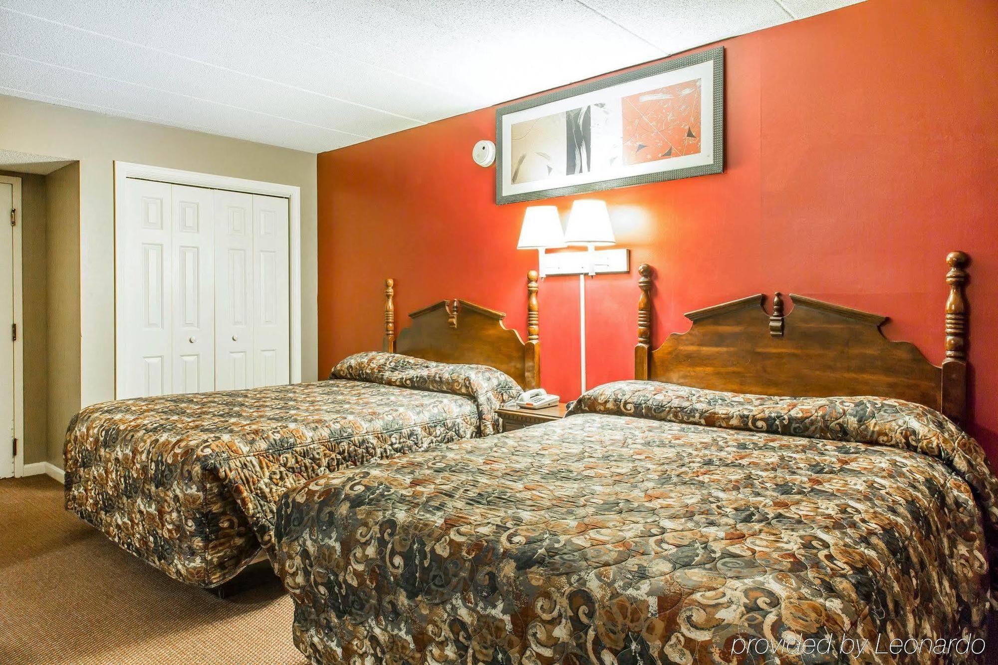 Econo Lodge Inn & Suites กรอตัน ภายนอก รูปภาพ