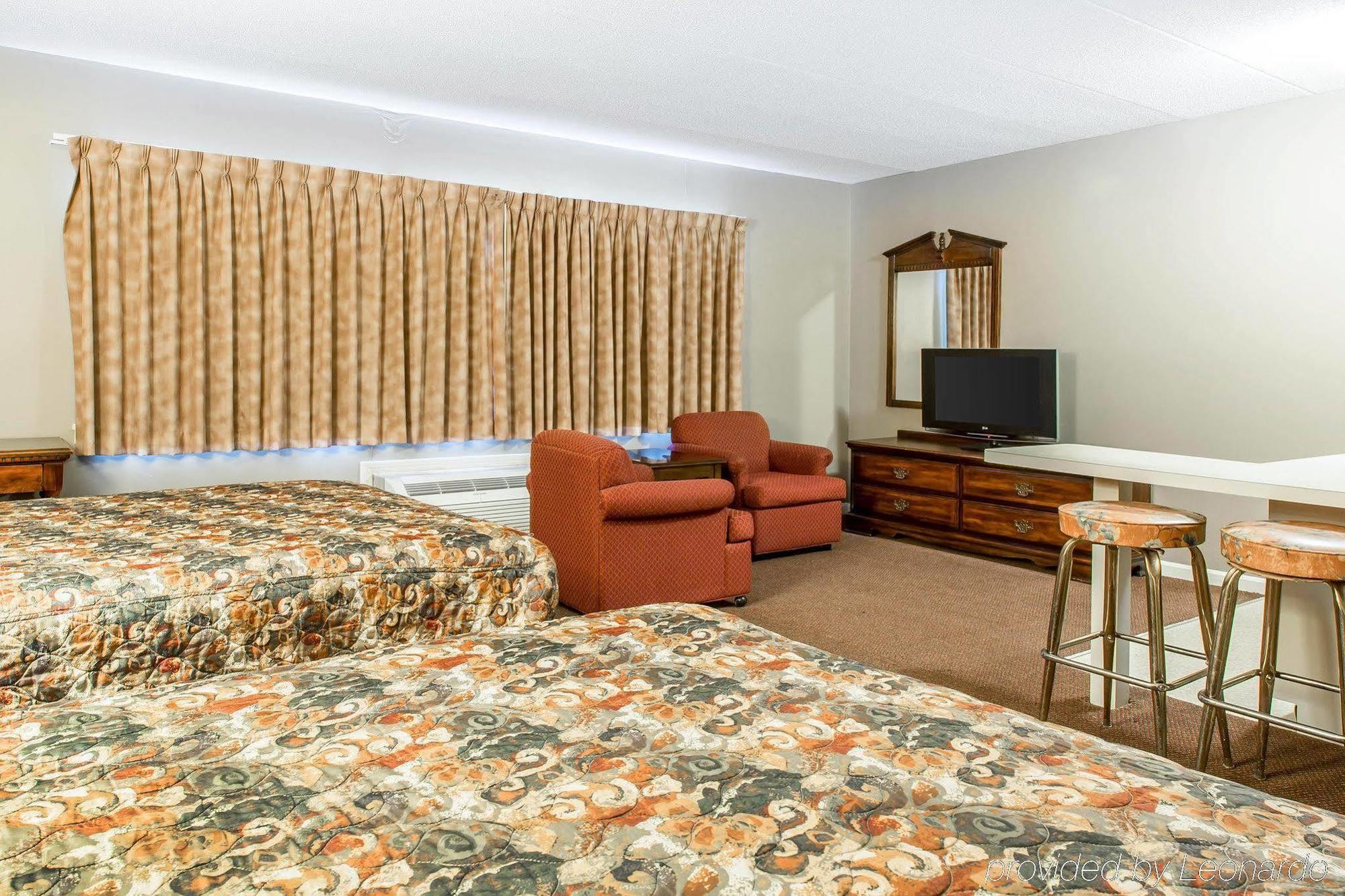 Econo Lodge Inn & Suites กรอตัน ภายนอก รูปภาพ