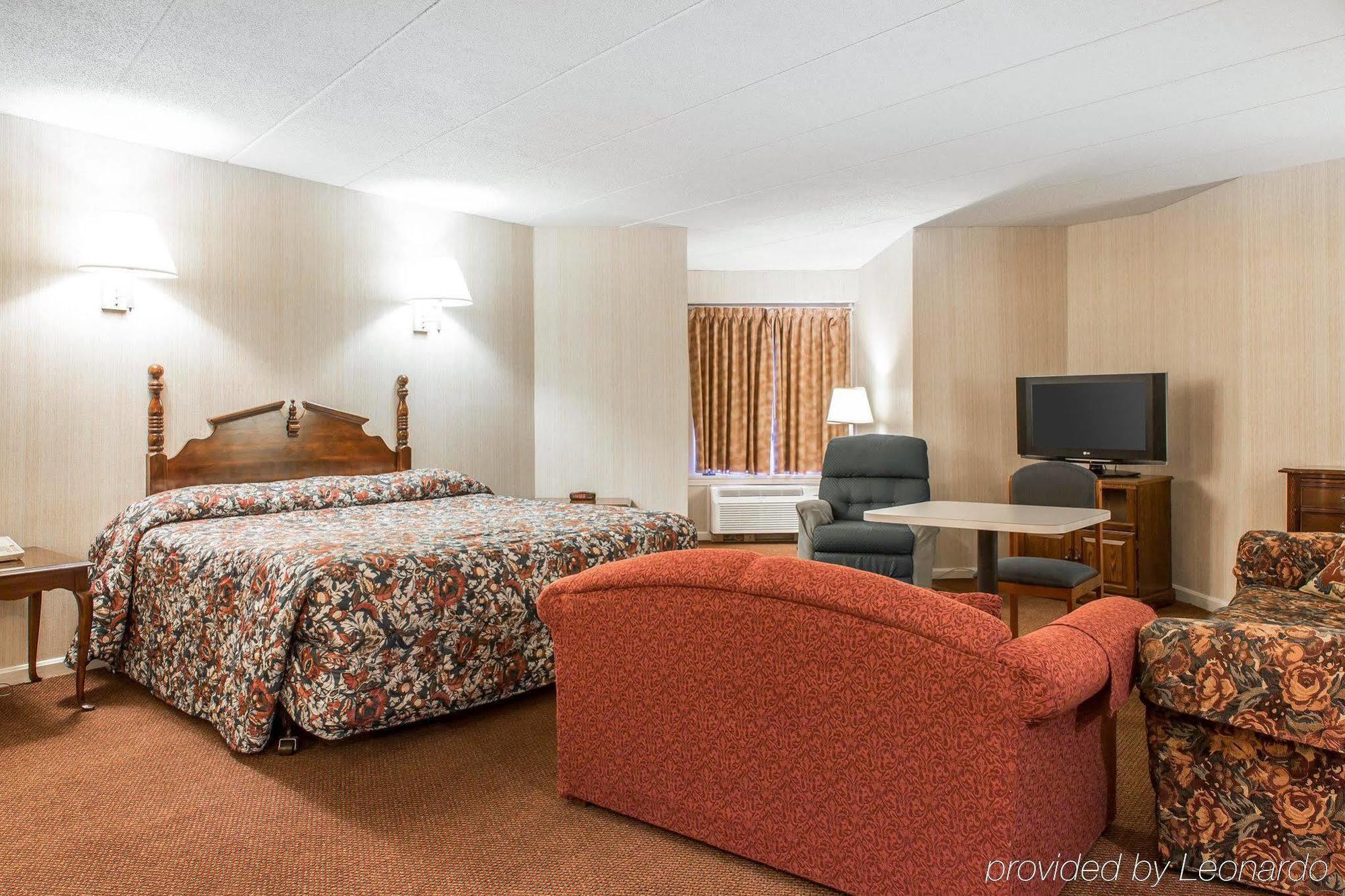 Econo Lodge Inn & Suites กรอตัน ภายนอก รูปภาพ