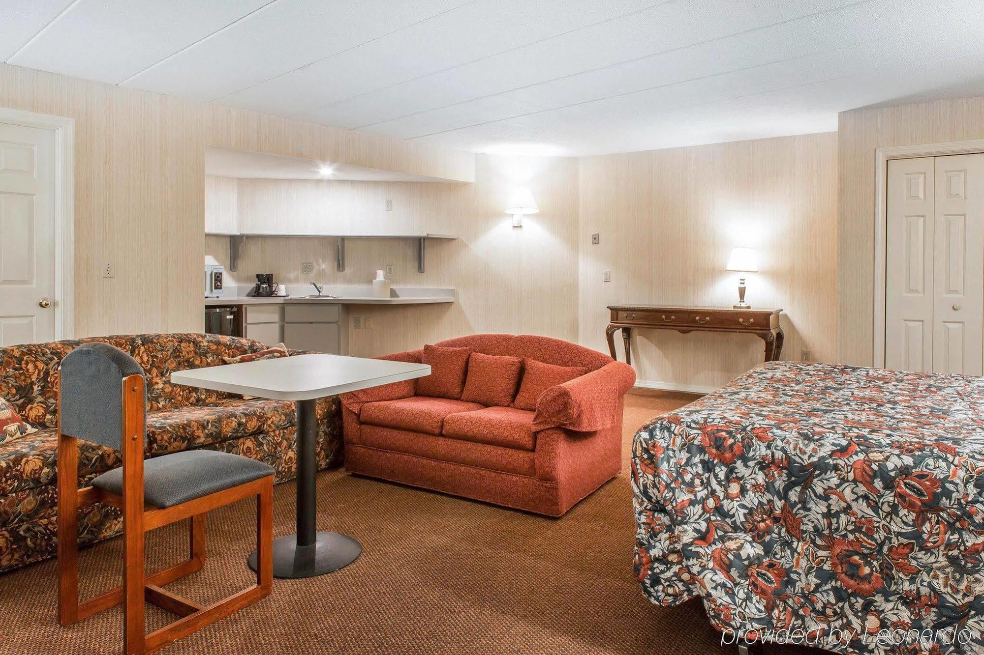 Econo Lodge Inn & Suites กรอตัน ภายนอก รูปภาพ