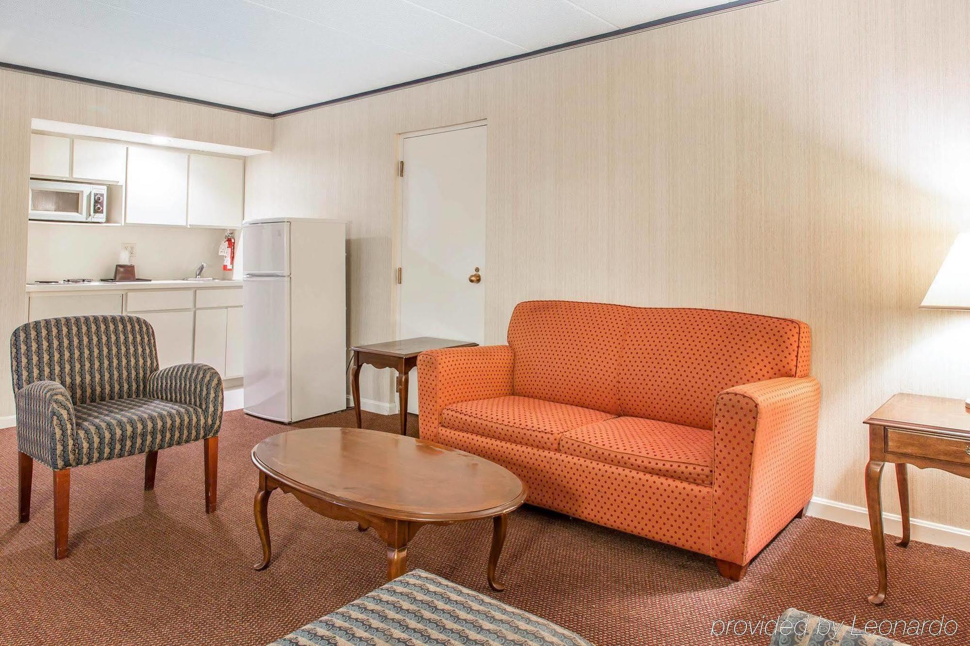 Econo Lodge Inn & Suites กรอตัน ภายนอก รูปภาพ