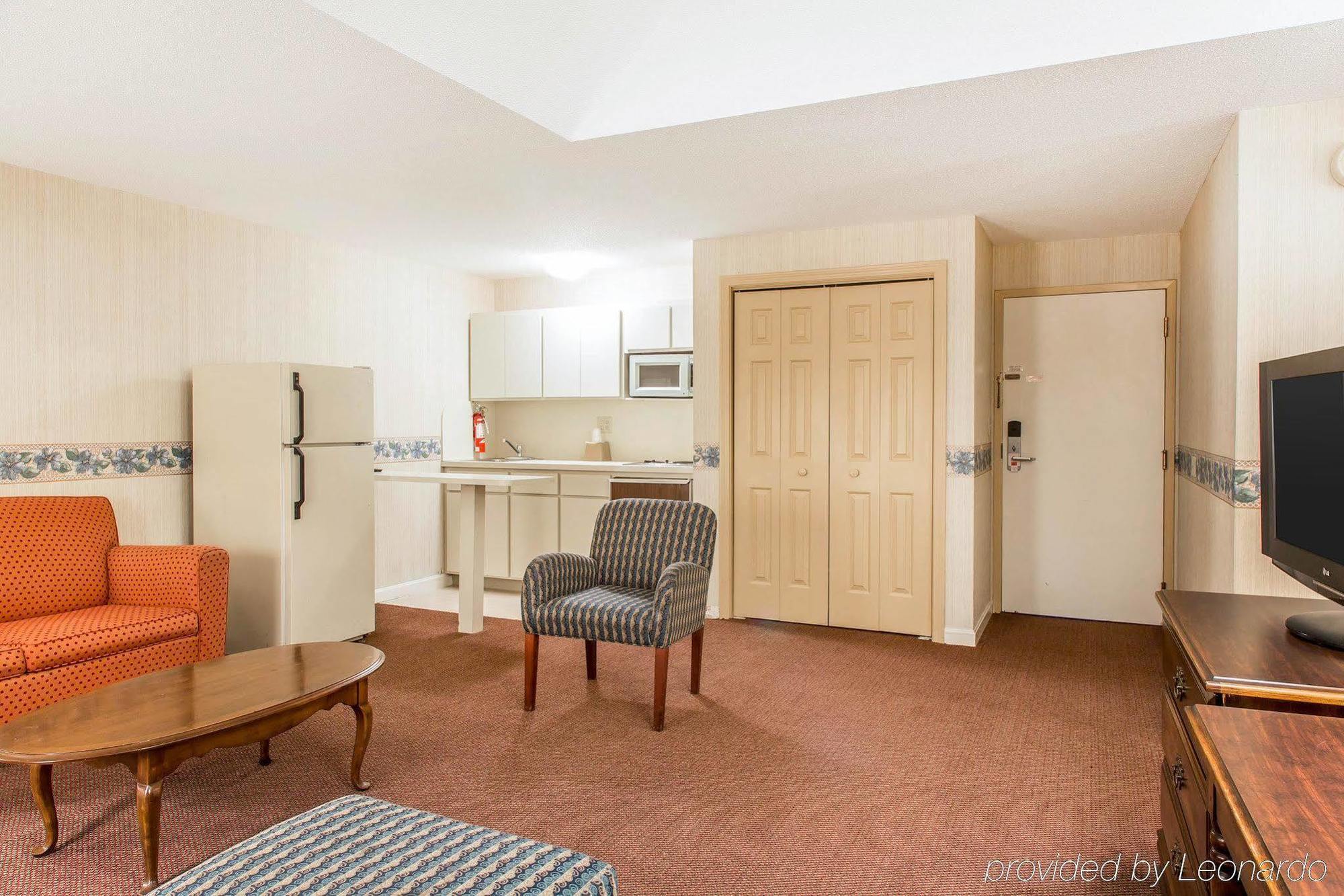 Econo Lodge Inn & Suites กรอตัน ภายนอก รูปภาพ