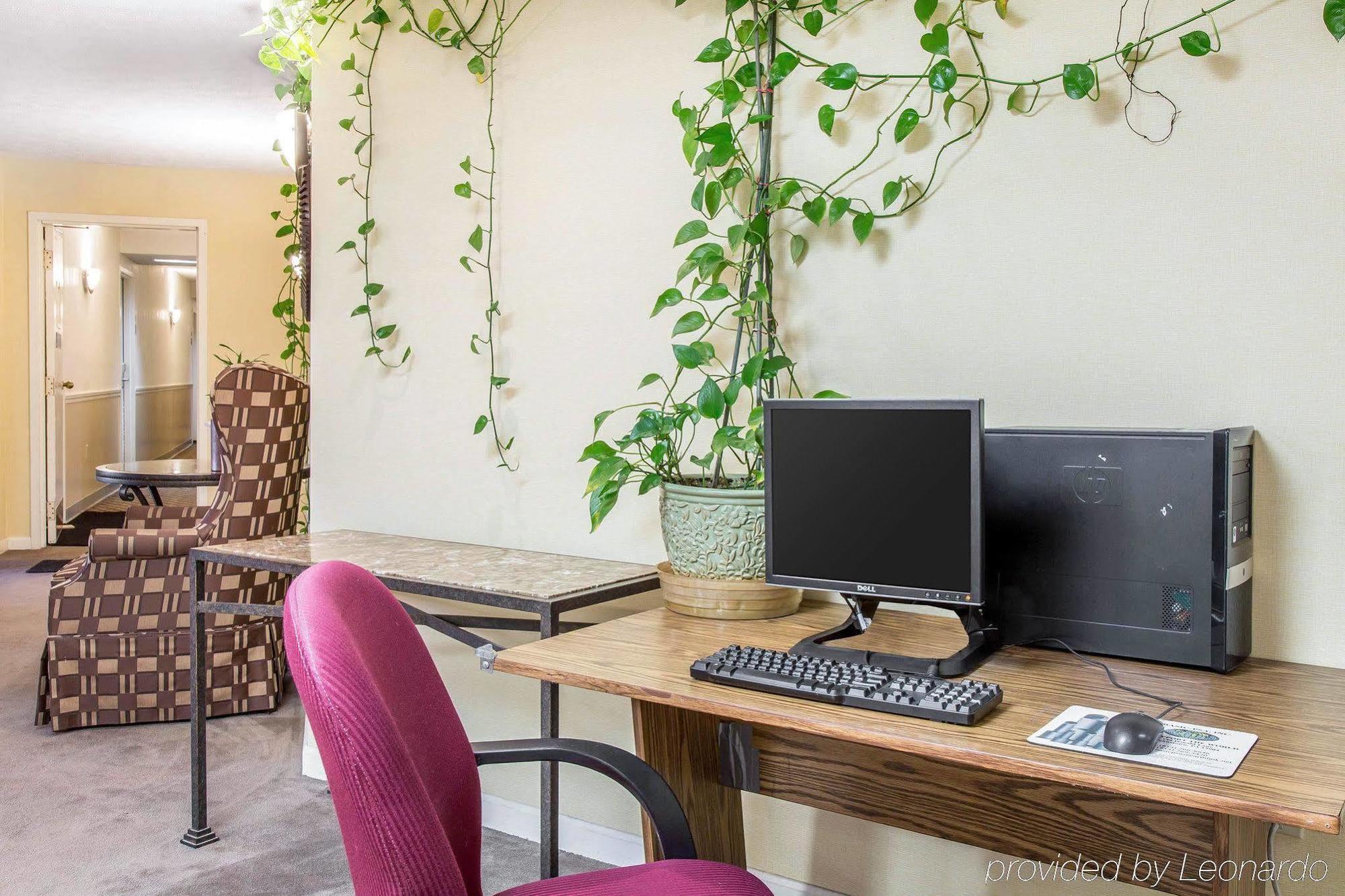 Econo Lodge Inn & Suites กรอตัน ภายนอก รูปภาพ