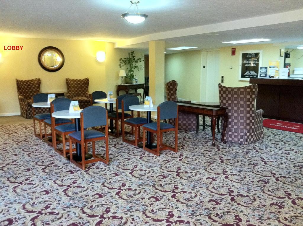 Econo Lodge Inn & Suites กรอตัน ภายนอก รูปภาพ